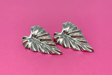 Carica l'immagine nel visualizzatore di Gallery, Orecchino BUTTON LEAF SILVER